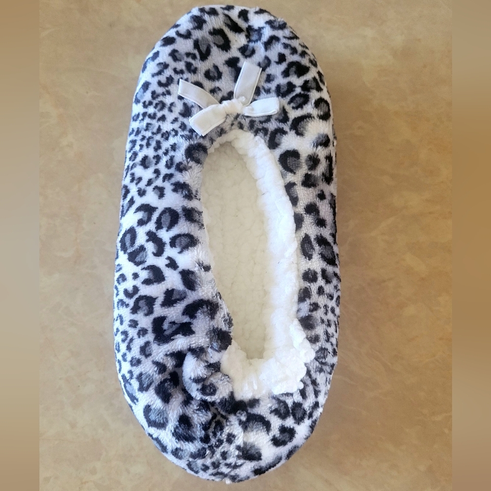 Fuzzy Babba Plush Leopard Print Women’s Slipper Socks | Size 8-10